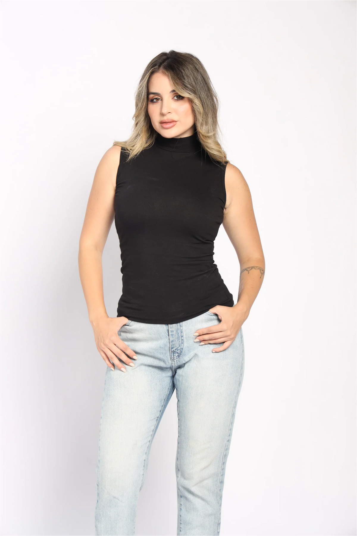 Neck Cut Top - blanc