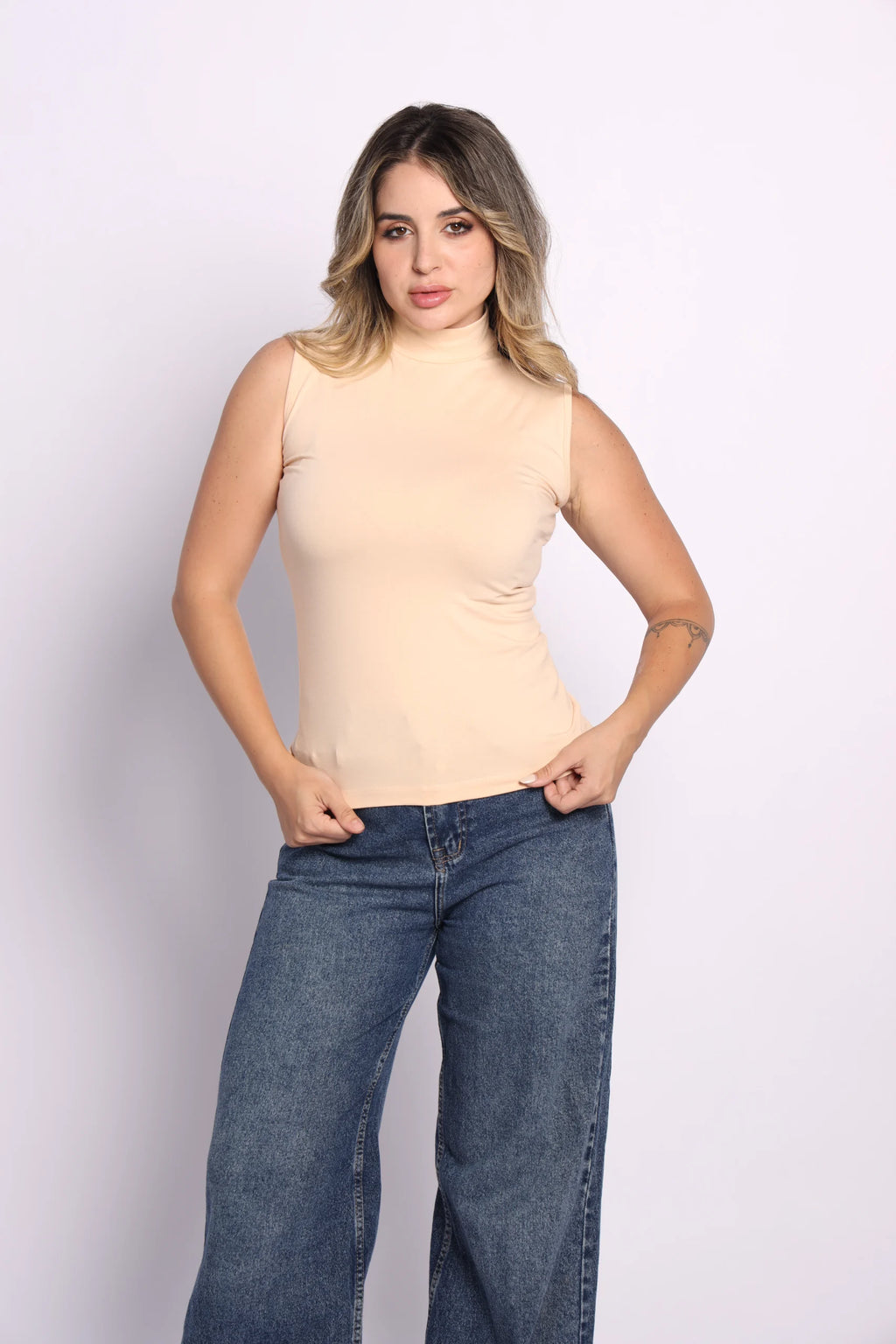 Neck Cut Top - blanc