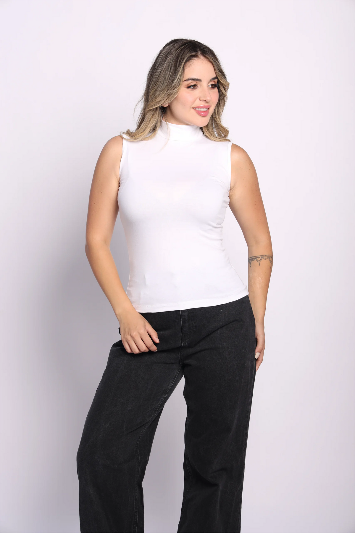 Neck Cut Top - blanc