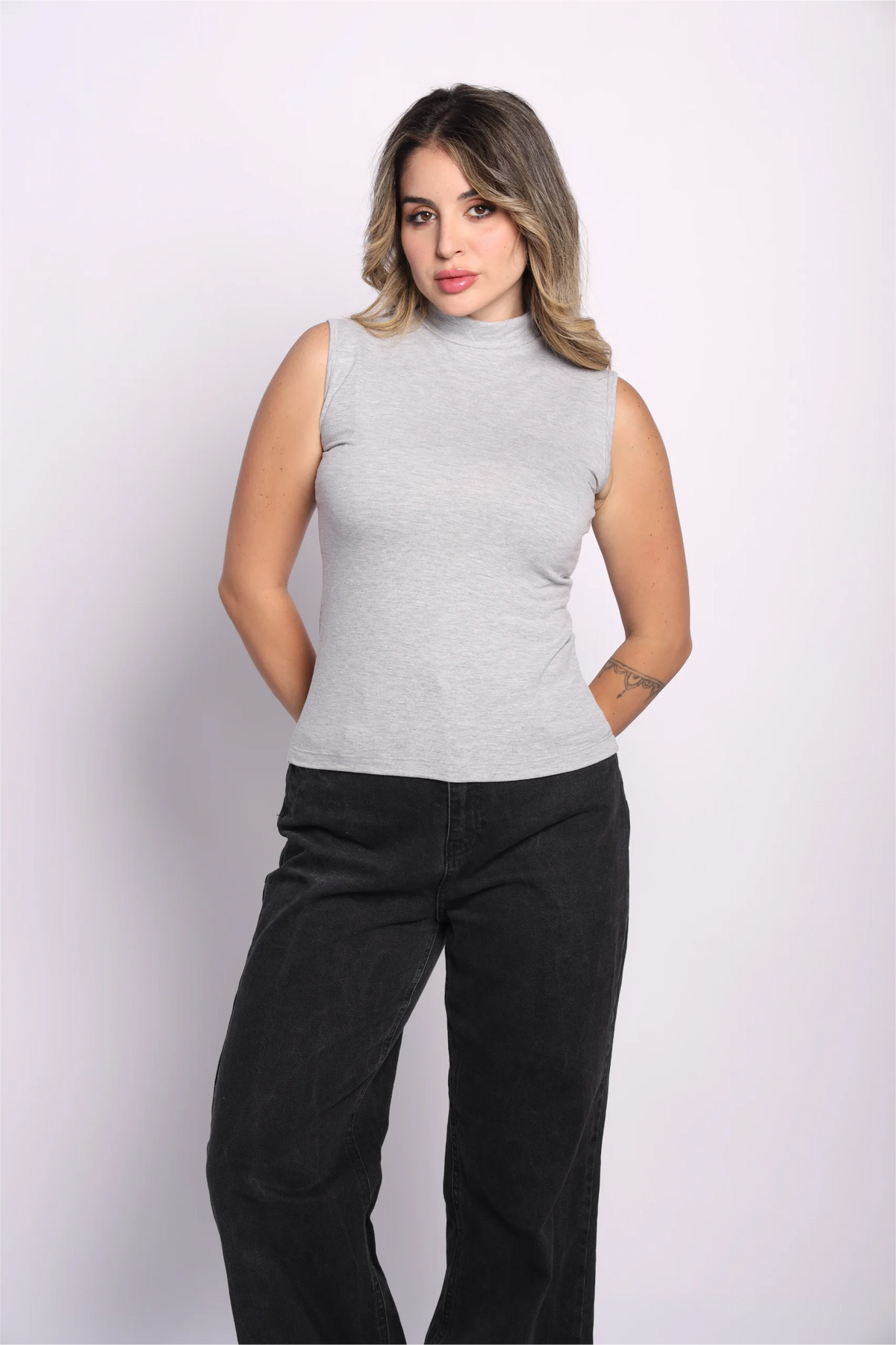 Neck Cut Top - blanc